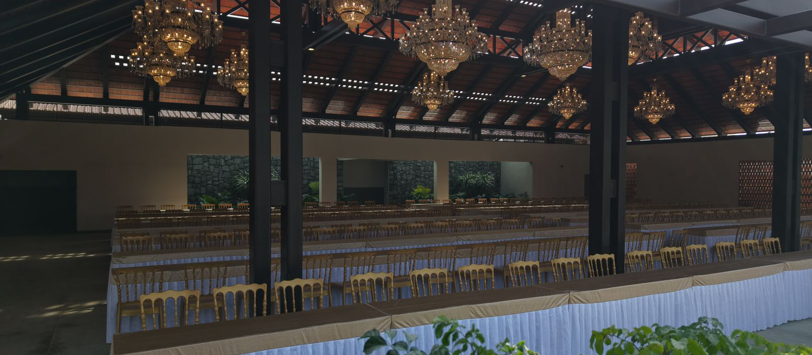 Vara_Dining_1600x700_3