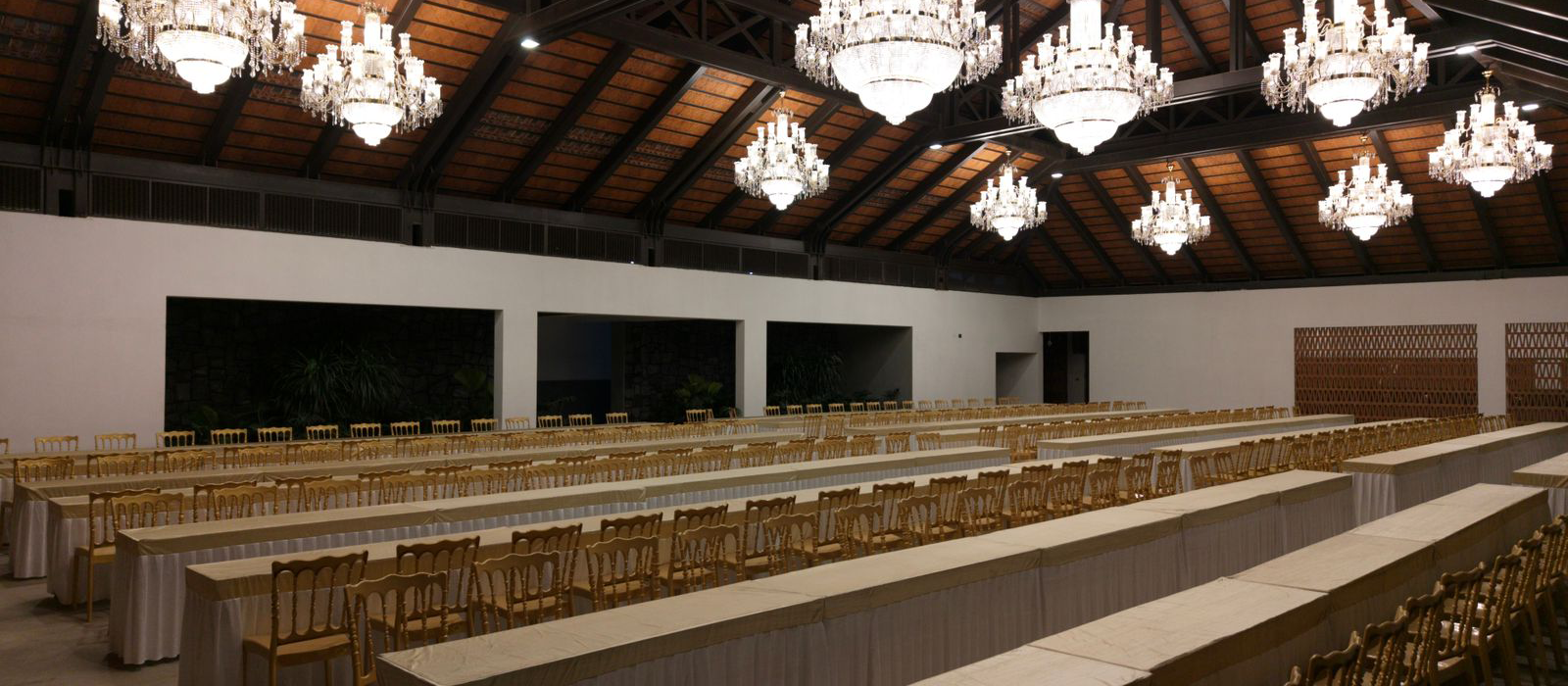 Vara_Dining_1600x700_5